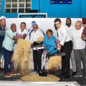 Gobierno anuncia remodelación del Club Deportivo Los Mina