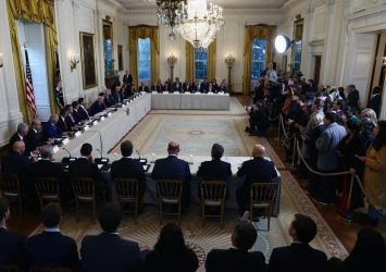 Trump se reúne con ejecutivos mayores petroleras del mundo