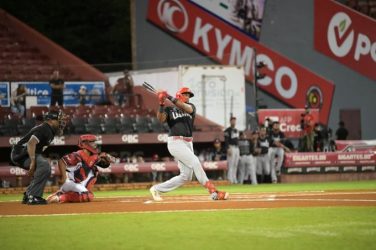 Leones a un paso de la final; Toros desplazan a las Aguilas Leones a un paso de la final; Toros desplazan a las Aguilas