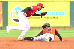 Toros vencen a los Leones y empatan en primer lugar del RR