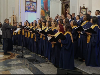 Coro Arquidiocesano Santiago celebró sus 35 años fundacion Coro Arquidiocesano Santiago celebró sus 35 años fundacion