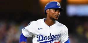 Dodgers envían a los Marlins al jardinero dominicano E. Ruiz Dodgers envían a los Marlins al jardinero dominicano E. Ruiz