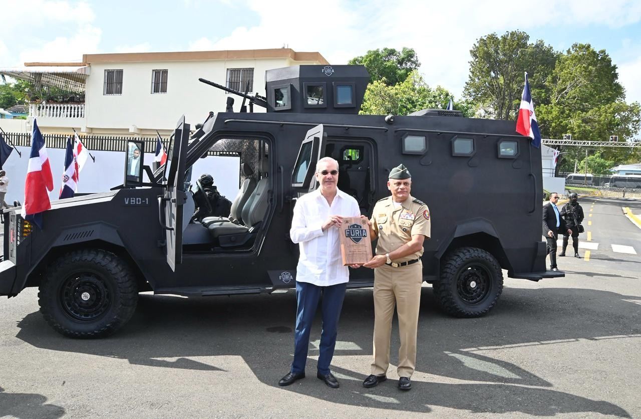 Presentan primer vehículo blindado diseñado en la RD