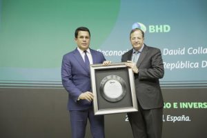 BHD reconoce en FITUR la labor del ministro David Collado