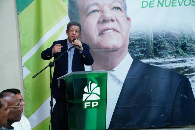 Leonel acusa PRM de comprar elecciones con fondos SeNaSa imagen