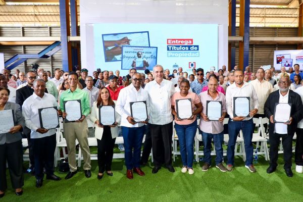 Abinader entrega 580 títulos de apartamentos DN, SDE y SDN Abinader entrega 580 títulos de apartamentos DN, SDE y SDN