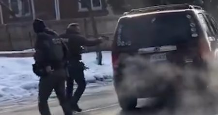 Trump defiende actuación del agente mató mujer Minneapolis