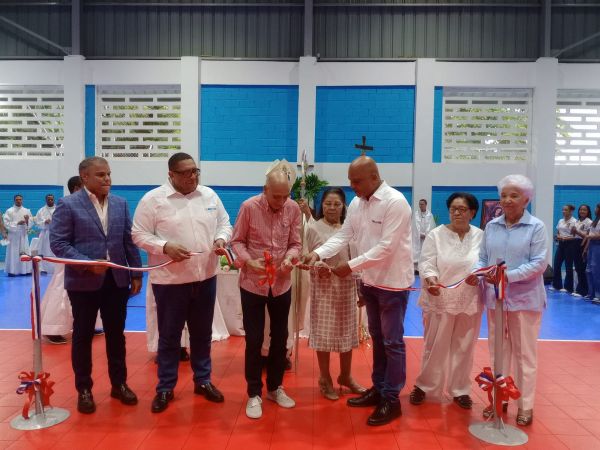Inauguran en San Cristóbal el techado escuela de voleibol imagen
