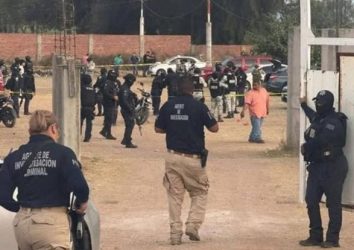 MEXICO: Once muertos deja tiroteo en un campo de fútbol