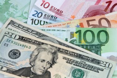 Dólar bajó 16 cts y el euro 8; eran vendidos $62.80 y $76.70