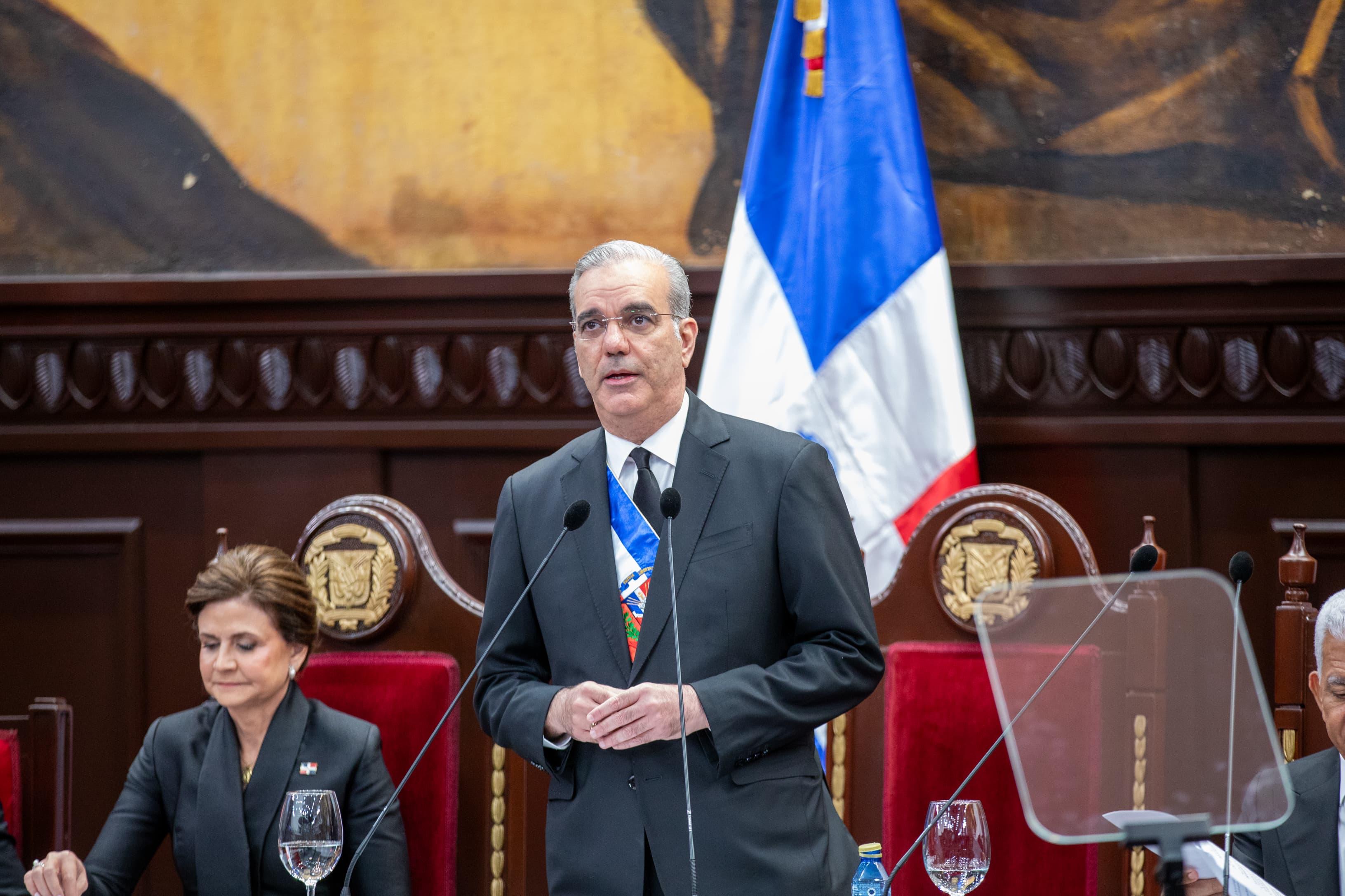 Presidente destaca fortaleza de sistema financiero dominicano imagen