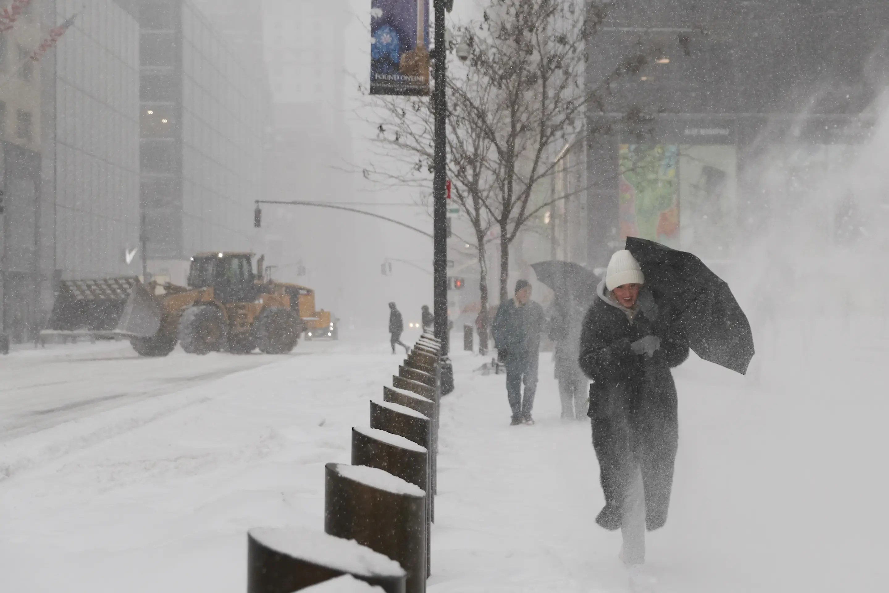 Tormenta invernal pone en toque de queda a NY este lunes