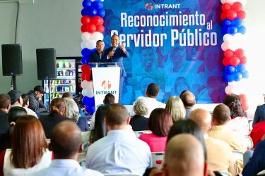 INTRANT reconoce trayectoria de 56 servidores públicos
