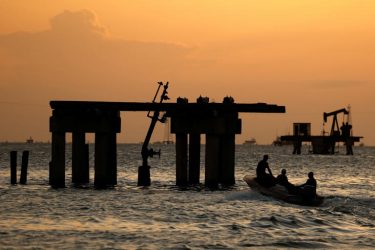 Venezuela se olvida de Chávez y abre petróleo al sector privado