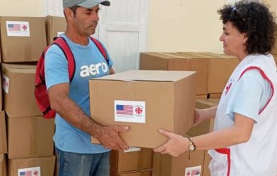 Barco con ayuda humanitaria de EEUU arriba a Santiago de Cuba