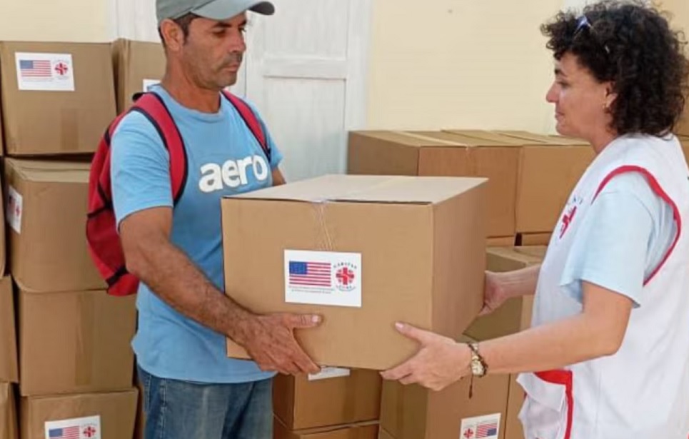 Barco con ayuda humanitaria de EEUU arriba a Santiago de Cuba