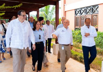 Presentan a BHD avances del
desarrollo Ciudad Juan Bosch Presentan a BHD avances del
desarrollo Ciudad Juan Bosch