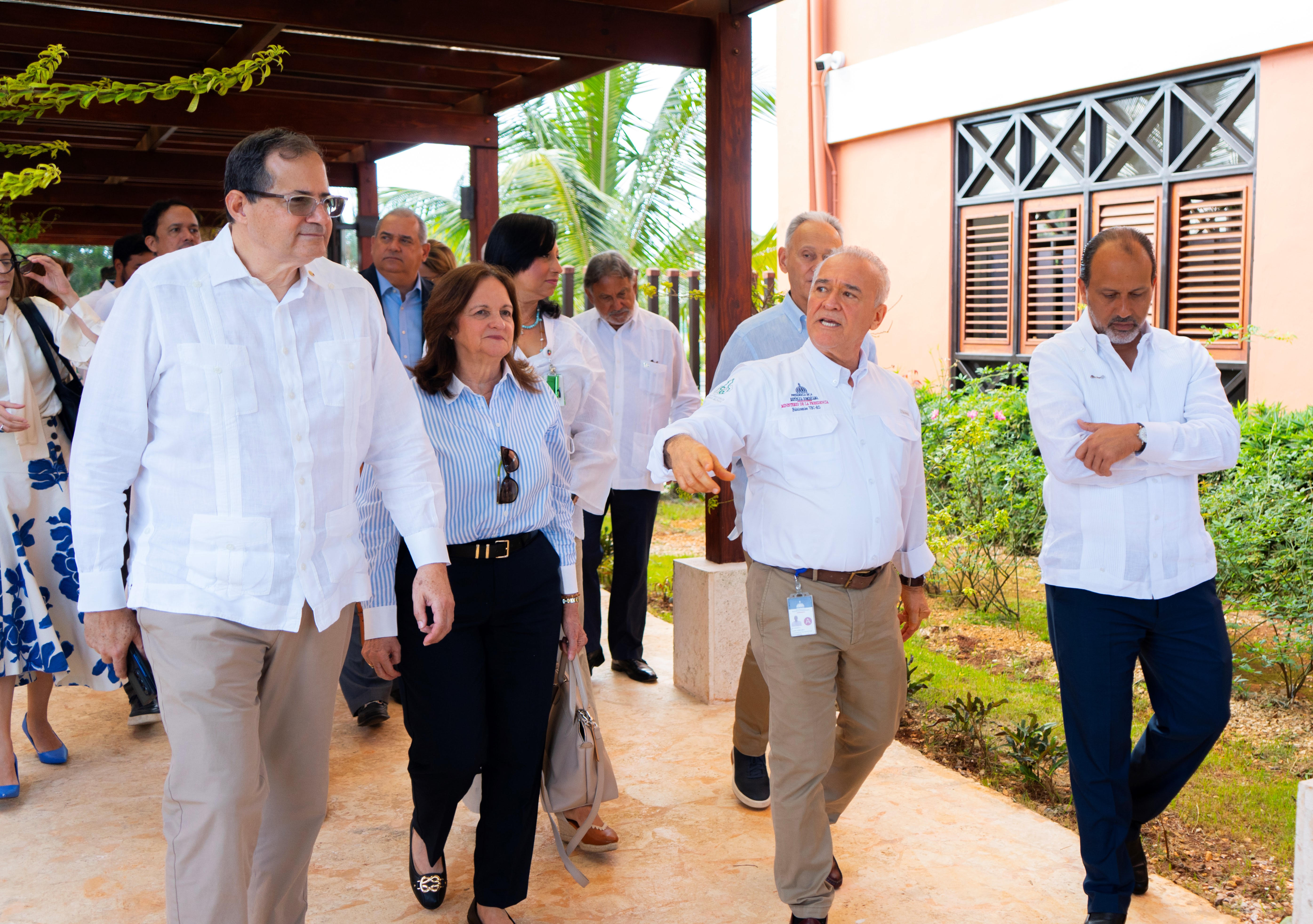 Presentan a BHD avances del
desarrollo Ciudad Juan Bosch imagen