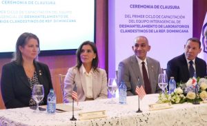 Embajadora EU y DNCD crean equipo contra laboratorios drogas