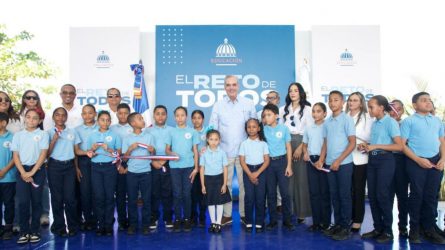 Abinader inaugura techados deportes en Villa Los Almágigos