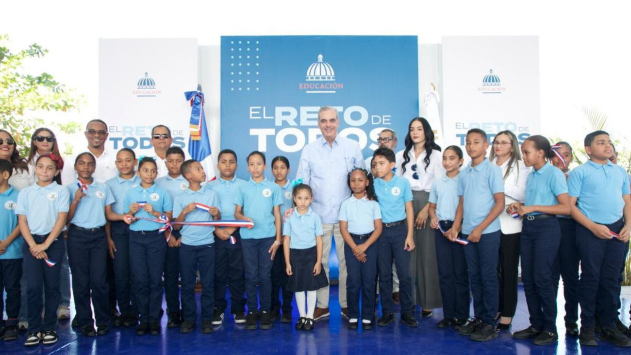 Abinader inaugura techados deportes en Villa Los Almágigos imagen