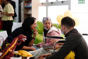 Primera Dama acompaña amenores pacientes oncológicos