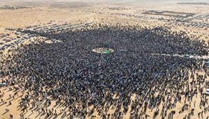 Miles de personas despiden al hijo mayor de Muamar Gadafi