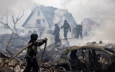 6 muertos, 15 heridos por màs ataques aéreos rusos a  Ucrania