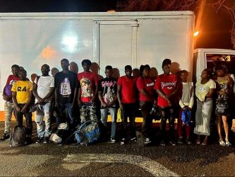 Preso conductor transportaba a haitianos indocumentados 