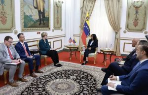 Delcy R. se reúne con la nueva diplomática de EU en Venezuela