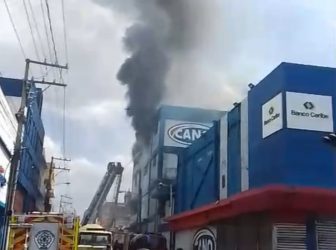Un incendio afecta Almacenes Garrido, en ave. Duarte,  de SD