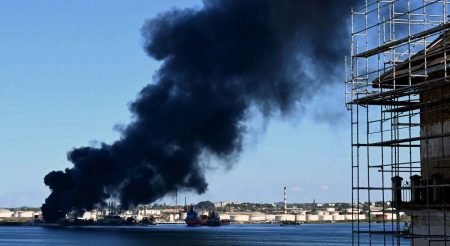 CUBA: Registrado un incendio en una refinería, en plena crisis CUBA: Registrado un incendio en una refinería, en plena crisis