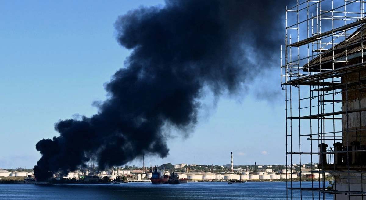 CUBA: Registrado un incendio en una refinería, en plena crisis