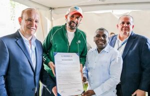 Alcaldía de Santiago honra al cantautor RD Juan Luis Guerra Alcaldía de Santiago honra al cantautor RD Juan Luis Guerra