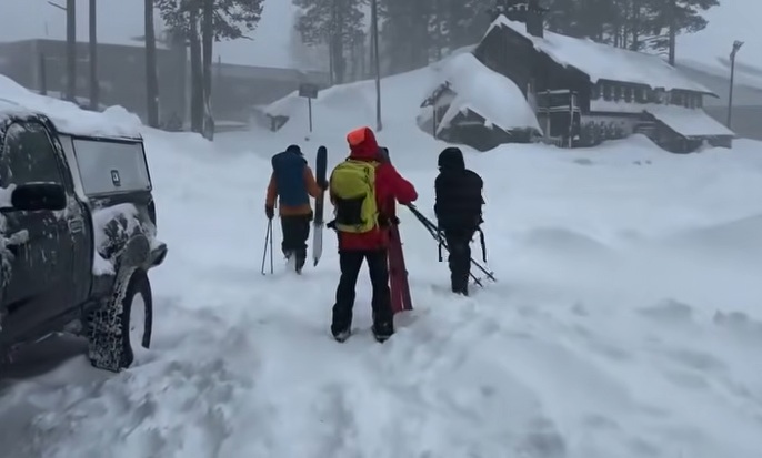 10 esquiadores desaparecidos en avalancha en norte California imagen