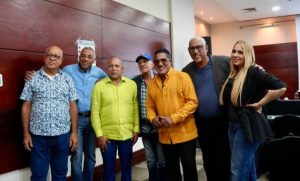 Eligen a Kinito Méndez como presidente Sociedad de Autores