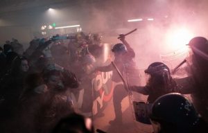 ITALIA: Graves disturbios entre policías y manifestantes Milán