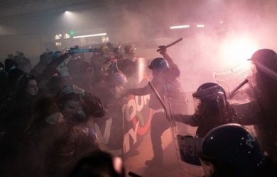 ITALIA: Graves disturbios entre policías y manifestantes Milán