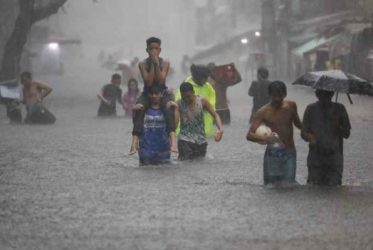 Centenares de desplazados y 3 provincias en alerta por lluvias Centenares de desplazados y 3 provincias en alerta por lluvias