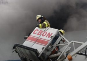 Incendio afecta Almacenes Garrido en la avenida Duarte Incendio afecta Almacenes Garrido en la avenida Duarte