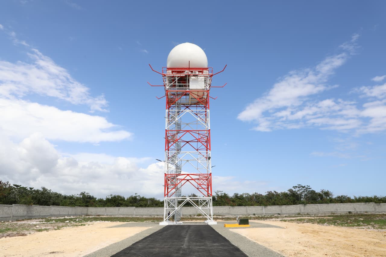 Abinader inaugura un radar  para meteorología y aviación