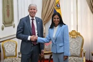 VENEZUELA: Presidenta revisa acuerdos petrolíferos con EEUU