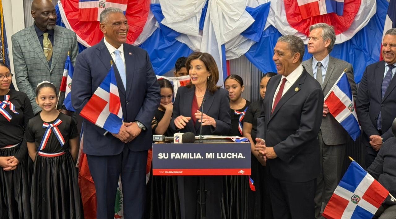 NY iluminará 16 lugares con los colores bandera RD este 27 Feb.