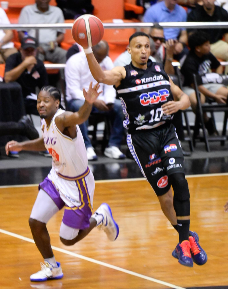 CDP aplasta al GUG y se coloca a un paso semifinal en Santiago imagen