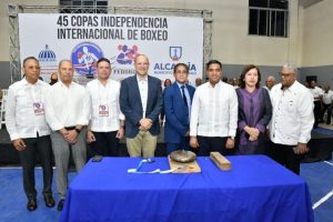 Ministerio de Deportes entrega RD$ 1.3 millones Copa de Boxeo