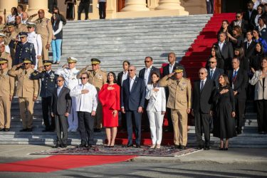 Abinader encabeza acto con motivo del Día de la Bandera