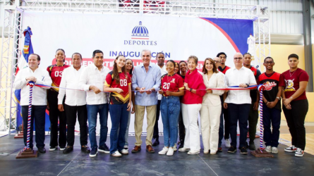 PUERO PLATA: Abinader inaugura dos polideportivos