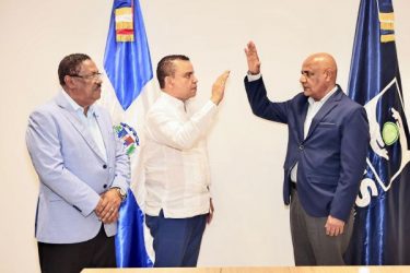 Juramentan a Rafael de Luna coordinador nacional hospitales Juramentan a Rafael de Luna coordinador nacional hospitales