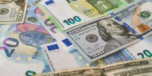 Dólar subió 6 cts y el euro 10; eran vendidos $63.17 y $76.76