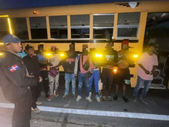 Detienen a 3,513 extranjeros indocumentados; deporta 2,896 Detienen a 3,513 extranjeros indocumentados; deporta 2,896